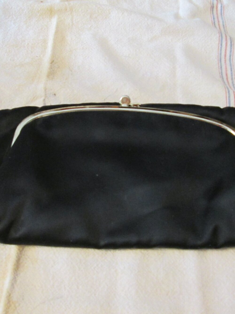 Vtg silky glam clutch gold kiss lock fold cluth Ingber